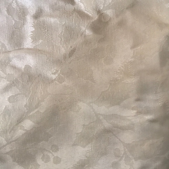 5/$15 - 🎄ST. NICHOLAS SQUATE Holiday Table Runner - Picture 5 of 6